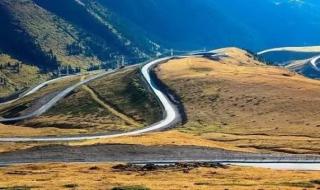 塔克拉玛干沙漠公路 塔克拉玛干沙漠公路